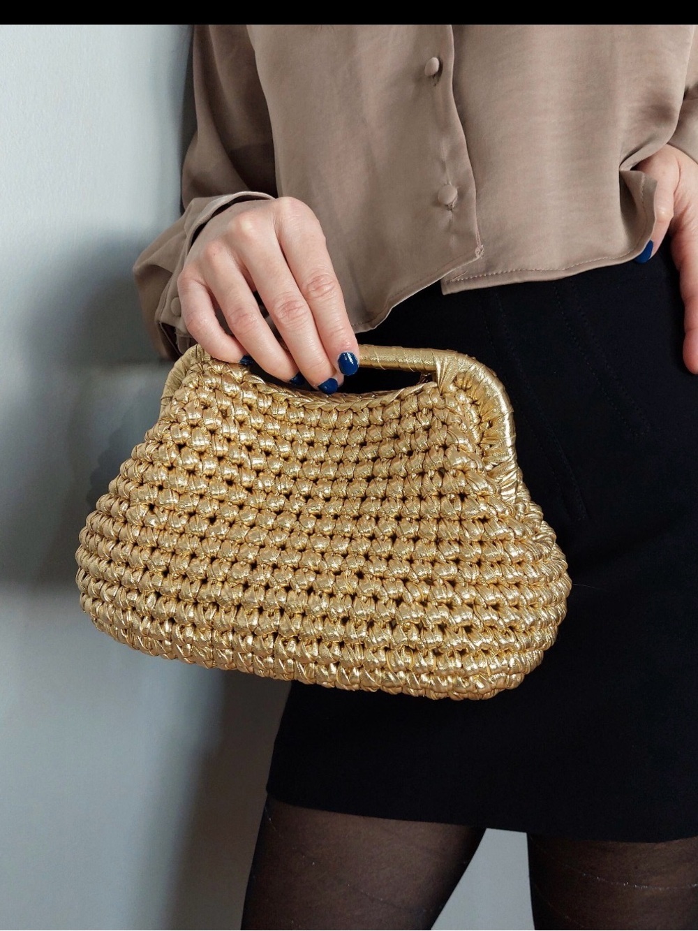 Gold Woven Top-Handle Women’s Bag - Picture 4 of 14